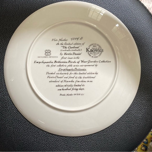 Pair Cardinal loving plates. Royal Elfreda British Birds, Knowles The Cardinals - Picture 7 of 8